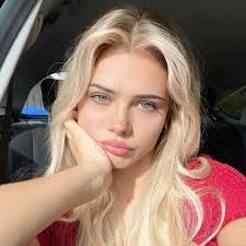 Melissa Mirabal's Instagram, Twitter & Facebook