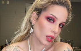 Halsey: Berita, Foto, Video, Lirik Lagu, Profil & Bio