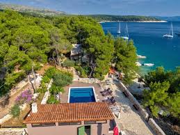Ein liegestuhl mit wolldecke auf der eigenen seeterrasse, den kräftigen nordseewind. Ferienhaus Mit Pool Direkt Am Meer Milna Insel Brac Dalmatien Kroatien Milna Insel Brac Kroatien Preis Last Minute Sonderangebote Unterkunft