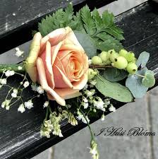 See more ideas about boutonniere, wedding, bouquet. Groom S Boutonniere Matching Wedding Bouquet N 56 I Husi Bloma Flower Delivery Shop Iceland
