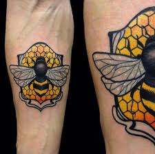 Bee Tattoo Ig Giuliaghil Ideias De Tatuagens Tatoo Tatuagens