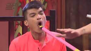 Năm 2015, anh thi game show hài cười xuyên việt, thử vận may sau nhiều lần thất bại với nghề diễn. Lam Vá»¹ Dáº¡ Khiáº¿n Netizen CÆ°á»i Ä'au Bá»¥ng Khi Thá»•i Bay Toc Giáº£ Cá»§a Máº¡c VÄƒn Khoa