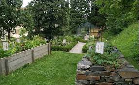 I don't think i pulled one weed last year. How To Build A Raised Garden Bed