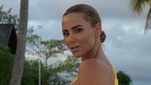 Monique Meredith's Instagram, Twitter & Facebook