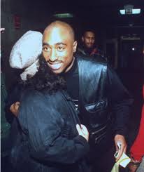 Twuːpat͡s) и makaveli, при рождении лесэйн пэ́риш крукс (англ. Die Irrsten Verschworungstheorien Zum 20 Todestag Des Mega Rappers Wer Hat Tupac Erschossen Leute Bild De