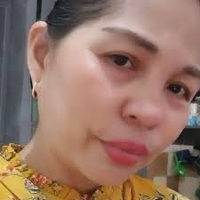 Magandang tanghaliiiii! 😘 As usual, tutok pa rin ang bawat isa sa  kaniya-kaniyang role sa agency. Kung hindi, babagal ang usad ng mga  aplikante namin, ang dami pa naman nila. Kaya kunh