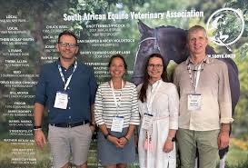 Leena oli luennoimassa Etelä-Afrikan eläinlääkäripäivillä yhdessä alan  spesialistien Chris Pearce, Nicole Du Toit ja Manfred Stoll kanssa. 🐴🦷  Krugerin kansallispuisto tarjosi upeat puitteet kongressille🦒🐘🐆🦓🇿🇦