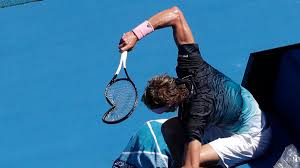 Alexander zverev bespannt seine schlger. Australian Open Zverev Zerschmettert Tennisschlager Nach Niederlage Welt