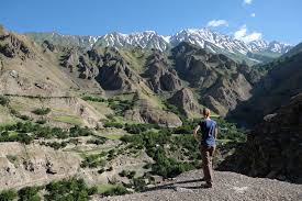 Image captionan afghan army soldier surveys belongings left by the us military when it departed general kohistani said on monday that afghan forces were expecting the taliban to attack bagram. Pamir Highway Blicke Nach Afghanistan Reiseblog Eins2frei