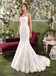 L'abito da sposa a sirena veste benissimo e valorizza un certo tipo di fisico. Flora Abito Da Sposa A Sirena Online 2016 Ricamato In Pizzosposatelier