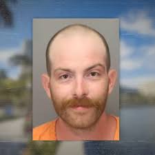 Am I crazy or does this Florida man look familiar? : r/smosh