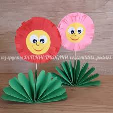 Weitere bastelideen für eine karte zum vatertag oder muttertag selber machen: Pin By Heike Ke On Anyak Napja Spring Crafts Flower Crafts Preschool Crafts