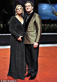 Il quarto per la giornalista, dopo renato, angelina e greta. Francesca Barra Dopo L Aborto Riproveremo Ad Avere Un Figlio Non Voleva Andare Sul Red Carpet A Venezia Ma Claudio Santamaria Gossip It