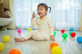 Untuk anak berumur 2 tahun 10 bulan ini sebenarnya apa saja sih aspek motorik dan kognitif yang sebaiknya sudah dikuasainya? Perkembangan Anak Usia 2 Tahun Makin Pandai Bicara Alodokter