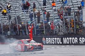 57.5 мб, 18 февраля 2018. Kyle Busch Wins Rain Delayed Nascar Cup Series Race At Bristol Las Vegas Review Journal