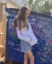 Pin By Valenn On Emma Emma Chamberlain Emma Chamberlain