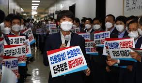 언론중재법이란, 주요 권한을 문화부 장관에게 주어 정부에서 완벽한 언론 통제권을 행사함. 4s3izscpsvlb3m