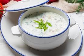 Kalte Gurkensuppe Erfrischend Und Blitzschnell Oma Kocht Gurkensuppe Kalte Gurkensuppe Lebensmittel Essen