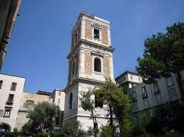 About the construction of the monumental complex of s.claire began in 1310, by the will of king robert of anjou and his wife sancha of majorca. Datei Napoli S Chiara Campanile 1040895 Jpg Wikipedia