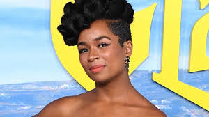 Alexis Floyd's Instagram, Twitter & Facebook