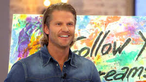 Sendung Verpasst Die Superhandler 4 Raume 1 Deal Gemalde Von Silvia Klippert Mit Promi Paul Janke Pilzlampe Von Artemide Stuhle Jarpen Auf Rtl