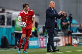 Его отец работал водителем автобуса и трамвая, а мать занималась домашним хозяйством и воспитывала пятерых детей. Wea Lhm3qka M