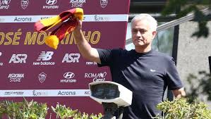 La roma sta preparando nella massima discrezione la presentazione di josé mourinho, che potrebbe avvenire il 17 giugno nel fantastico scenario delle terme di caracalla. Cit4flov8xqg M