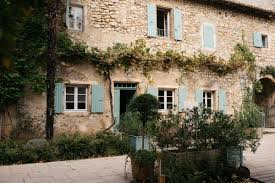 Demeure de caractère / domaine. Mariage Au Domaine De La Batie Dans La Drome Provencale Delphine Perez