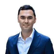 Anthony Squire's Instagram, Twitter & Facebook