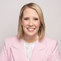 Kelly Pereira's Instagram, Twitter & Facebook