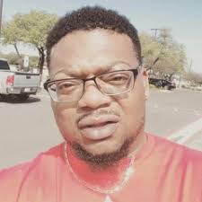 Daphne Everett's Instagram, Twitter & Facebook