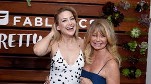 Kate hudson, 41, was all toned butt and legs while picking lemons this weekend. Kate Hudson And Goldie Hawn S Dreamy Vacation In Greece Is A Family Affair Architectural Digest