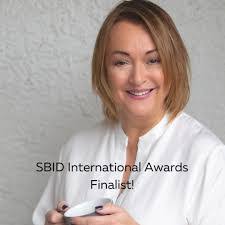 Mandy Lyons's Instagram, Twitter & Facebook