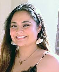 Stephanie Weir's Instagram, Twitter & Facebook