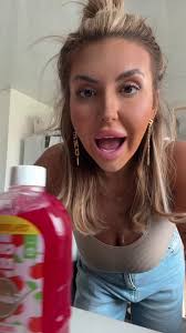 Exploring Chloe's Style: Sunglasses and Jeans Tips