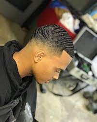 In a curtain haircut, the hair on top of the head grows out. Blended No Paint Enhancements All Natural 360waves Dipping Fade Blended Barber Barberlife Fr Manner Frisuren Frisuren Haarschnitt