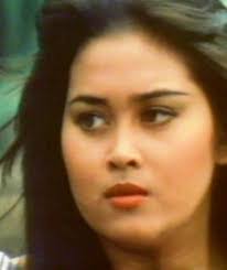 Elizabeth Oropesa's Instagram, Twitter & Facebook