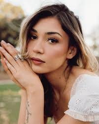 Iris Myers's Instagram, Twitter & Facebook