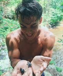 Found These Little Guys While I Was Out Cliff Jumping Today Flew Back To Jersey With E To Surprise Our Fam And It Was A Success Dolan Twins Dollan Twins Twins