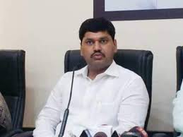 Dhananjay munde born 15 july 1975 is the member of maharashtra legislative council representing nationalist congress party gopinath munde vs dhananjay mund. Gopinath Munde Faces New Challenge As Nephew Dhananjay Defects To Ncp The Economic Times