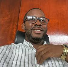 Um gajo que estudou, mas é muito precipitado... Abandonou a sociedade civil  para se juntar ao Partido Frelimo, sem antes ler os cenários. De tanta  precipitação, tentou impressionar o Primeiro Ministro dizendo