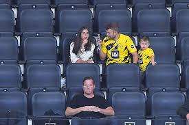 Für sie und ihren ehemann julian ist es ein absolutes wunschkind. Sarah Engels So Erfuhr Julian Von Der Schwangerschaft Intouch