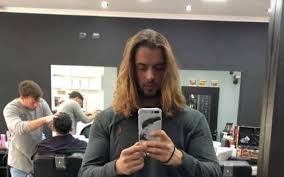 Cabelos sedosos, brilhantes e compridos — pode parecer o início de uma frase publicitária e esse facto já diz muito. Marco Costa O Pasteleiro Ja Nao Tem O Cabelo Comprido Veja A Mudanca Nova Gente