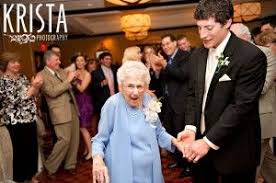 Grandmother Dresses For Grandson Wedding The Grandmother Wear Gown At Its Grandson S Wedding Wedding Gowns Wedding Dresses Bridesmaid Dresses