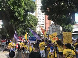 In brasilien sind zehntausende bei landesweiten protesten gegen präsident jair bolsonaro auf die straße gegangen, melden internationale nachrichtenagenturen. Rllzq9o9csendm