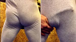 MY DICK RUBS IN TIGHT LEGGINGS  Straight Guy in gray leggings trains at  the gym