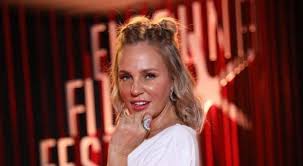 محمود حميدة، أحمد حاتم، بيومي فؤاد، وهنا الزاهد. Ø´ÙŠØ±ÙŠÙ† Ø±Ø¶Ø§ Ø¨Ø¯ÙˆØ± ØºØ±ÙŠØ¨ ÙÙŠ Ù†Ù…Ø±Ø© Ø§ØªÙ†ÙŠÙ† Ø§Ù„Ø³ÙŠØ§Ø³ÙŠ