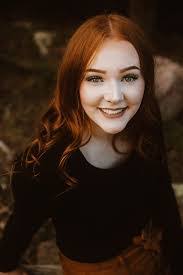 Danielle Hiler's Instagram, Twitter & Facebook