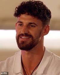 Brett staniland is an islander on season 7 of the revived series of love island. H3vkngrs0gqssm