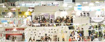 Massage bébé, les gestes de premier secours pédiatriques, le portage, etc. Le Monde D Anna Et Matteo Au Salon Baby De Paris La Villette